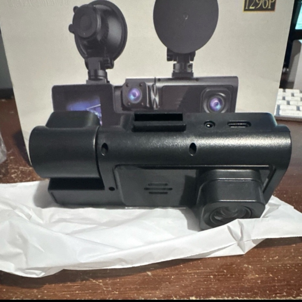 Black 180° Swivel Dash Camera with Night Vision - Picture 5 of 6